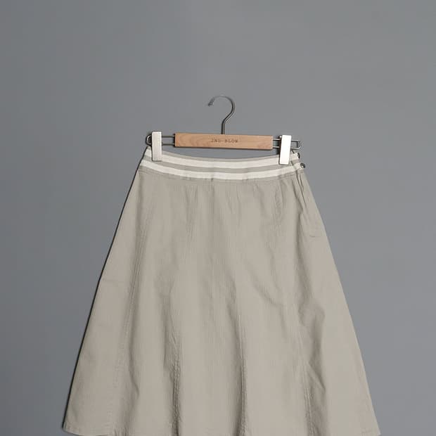 PAUCHTY Flared Mid Skirt (25~26)