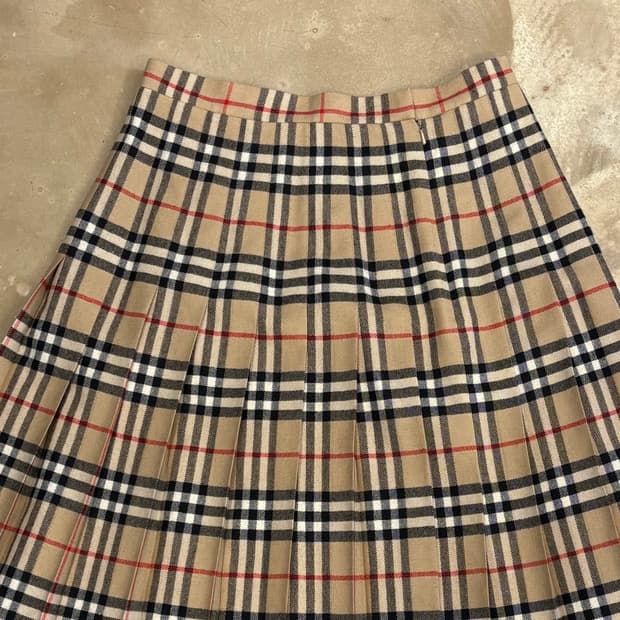 버버리 노바체크 울 미디 스커트