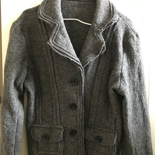 회색 빈티지 숏코트 