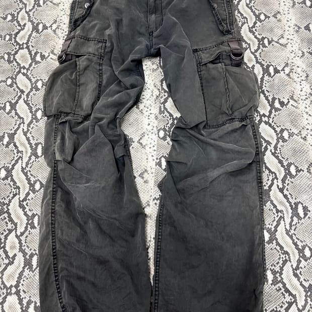 “Vintage” Grunge Mood Multi Pocket Detai