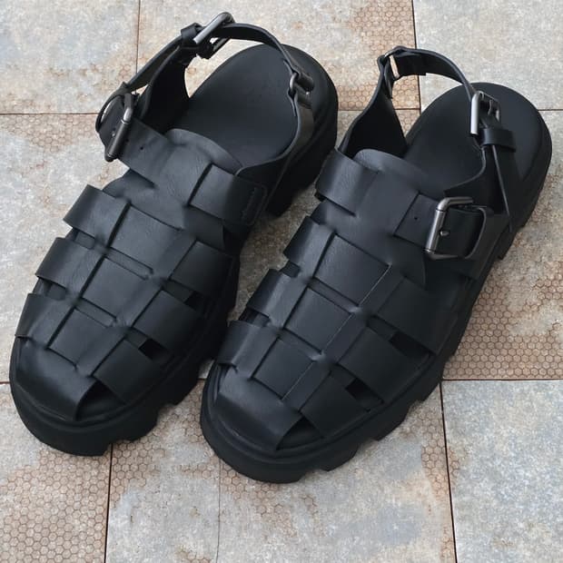 (270)자라 스트랩 샌들