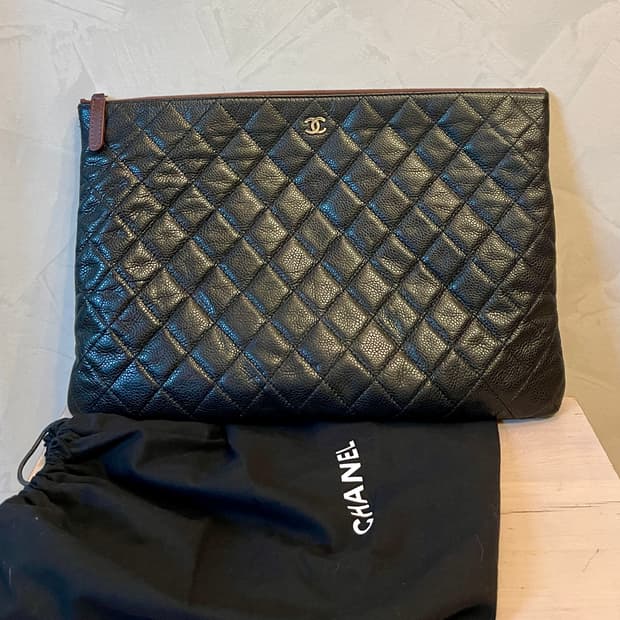 샤넬 Chanel 캐비어 퀼팅 클러치 라지사이즈(블랙/은장) 19번대