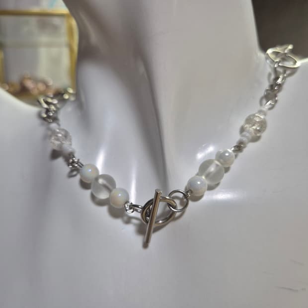 핸드메이드) 화이트 비즈 가넷 원석 토글바 목걸이