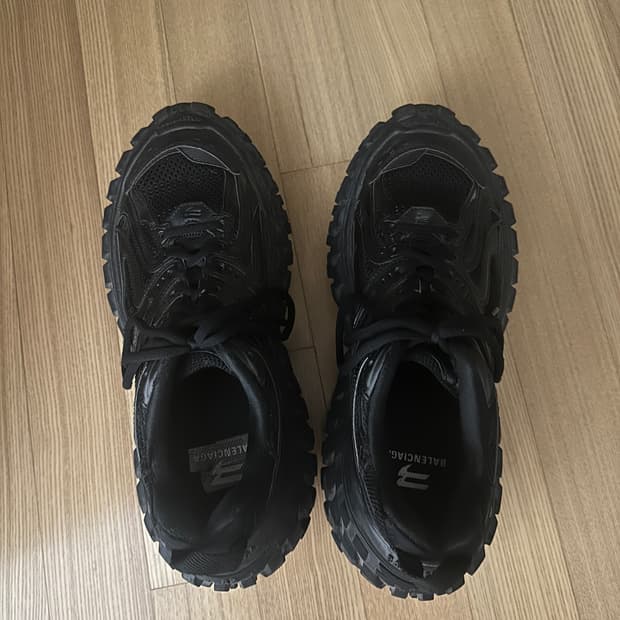 발렌시아가 디펜더 42