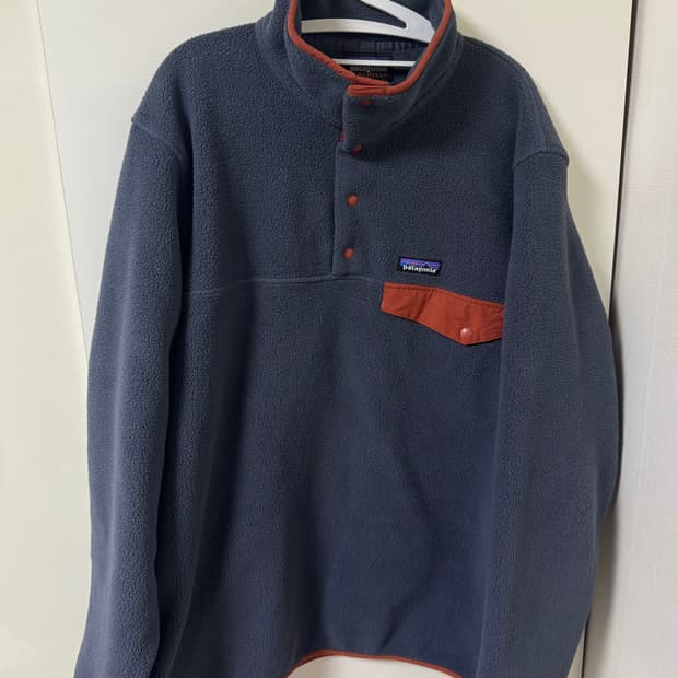 [L]파타고니아 신칠라 스몰더 블루 버니쉬드 레드