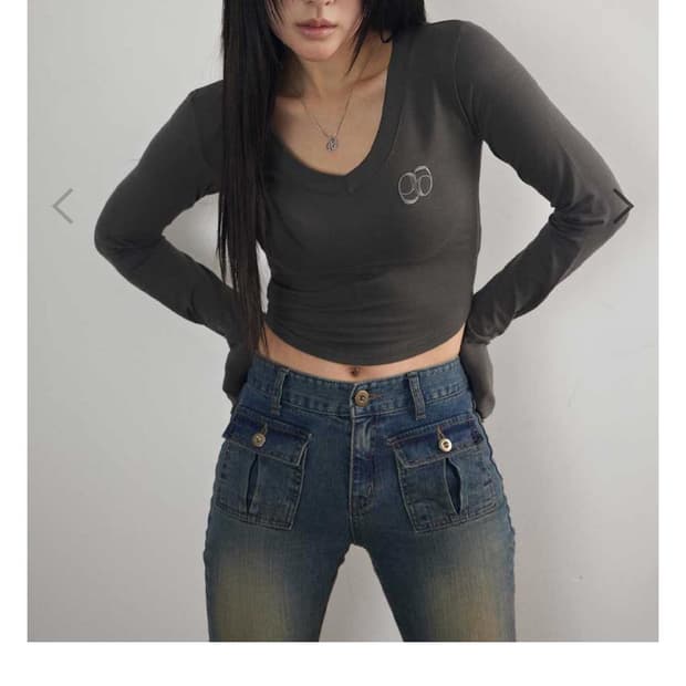 애즈온 슬림 브이넥 티셔츠 브라운