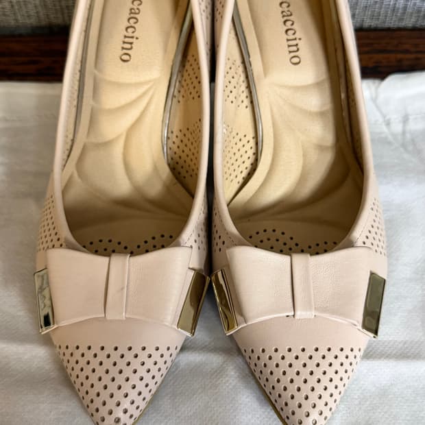 베카치노 핑크 베이지 가죽 펀칭 리본 미드힐 펌프스 구두 235