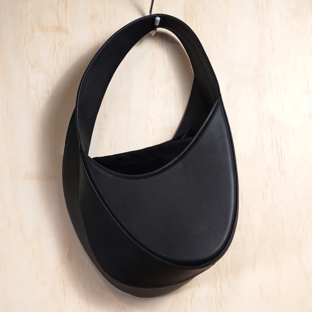 2728 Sac Eclipse 레더 토트백(정가 85만원)