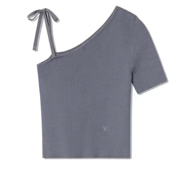 [OiOi새상품]ONE SHOULDER KNIT TOP 