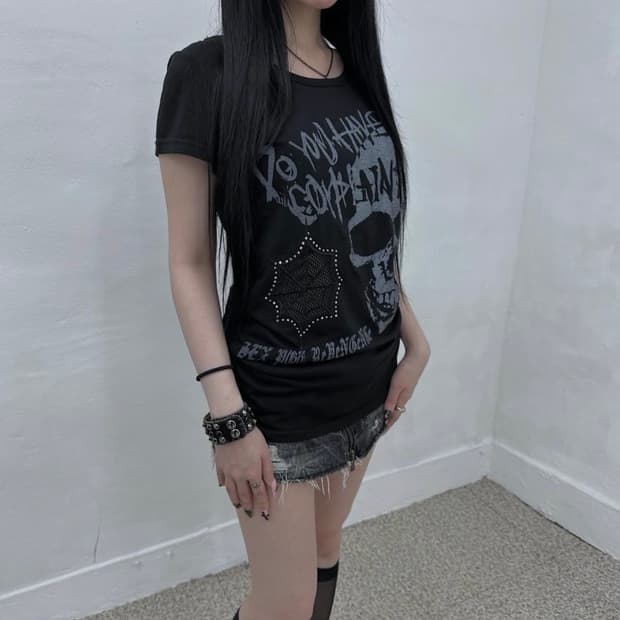 skull spider web detail short
