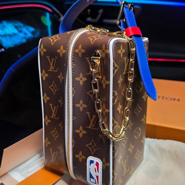 루이비통 버질아블로 x nba 락커룸 돕키트 클러치백 (새상품)