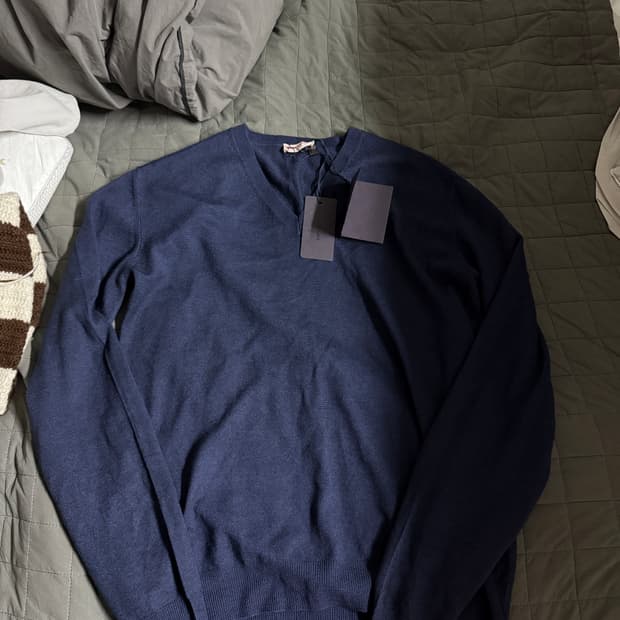 [48] 프라다 파인울(버진) 브이넥 니트