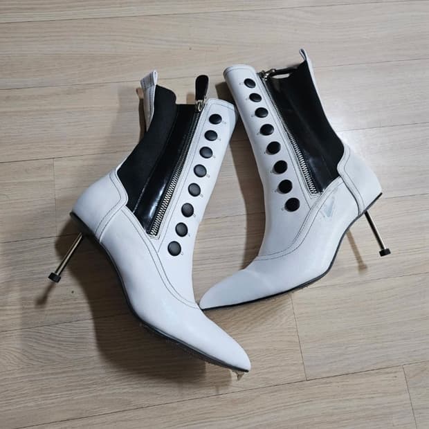 알렉산더 맥퀸 오버사이즈 스니커즈 블랙 탭 (Size: 41)