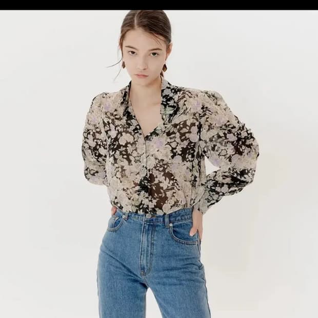 오엘 ouel 플라워 퍼프 셔링 블라우스 블랙 - 플로랄