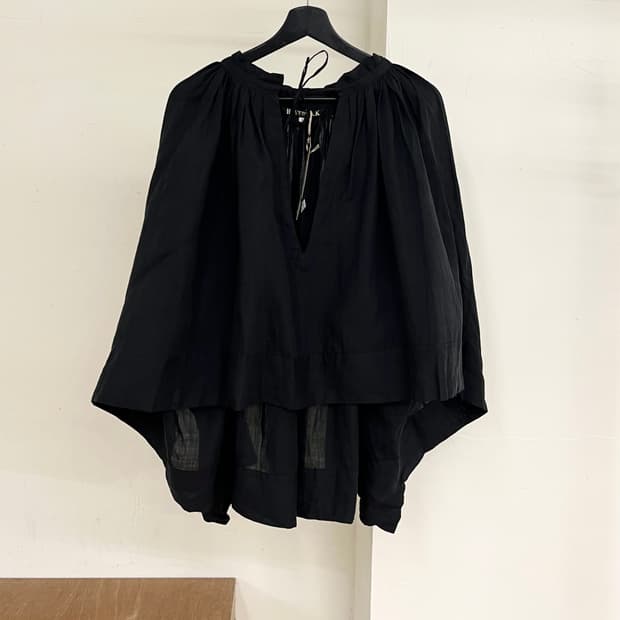 하버색 블랙 린넨 탑