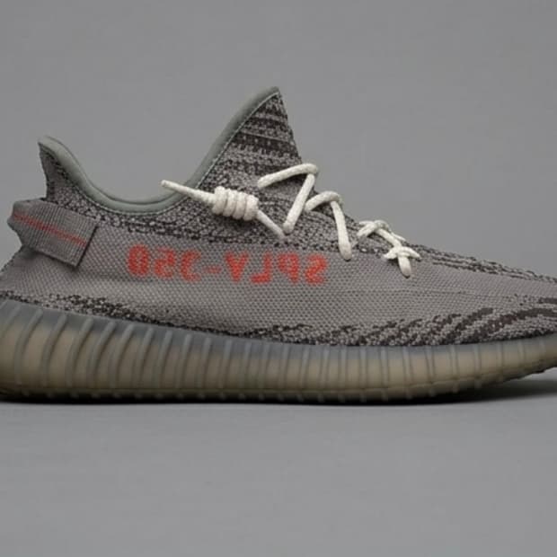 이지부스트 350 V2 '벨루가 2.0' (Beluga 2.0)