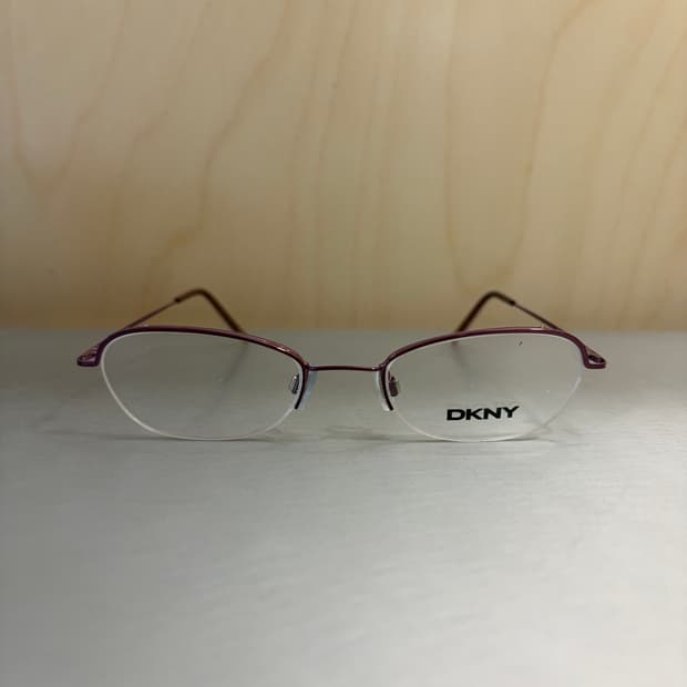 DKNY 48019 135 와인 메탈 하프림 반무테 안경