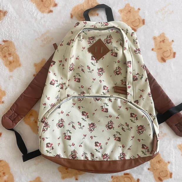 모리걸 빈티지 잔꽃 플라워 베이지 백팩 🌸💛🤍