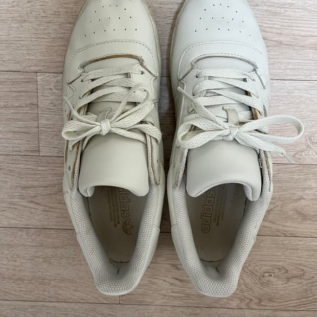 아디다스 칼라바사스 스니커즈