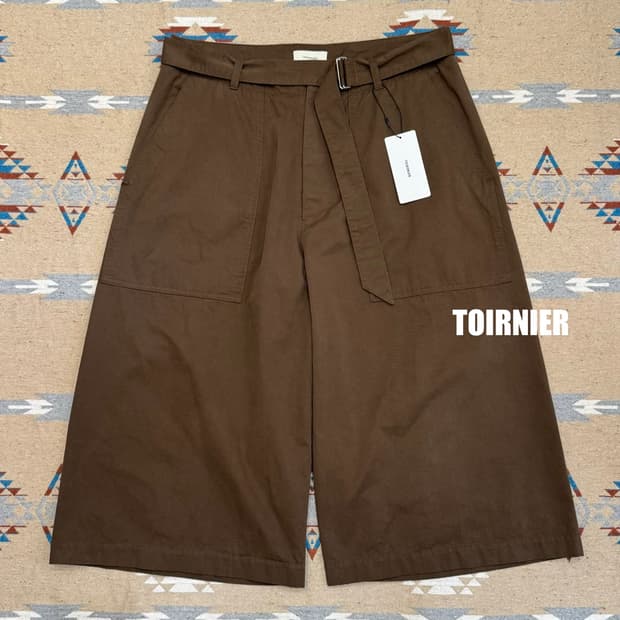 [2] TOIRONIER 토와로니에 벨티드 치노 쇼츠 브라운 
