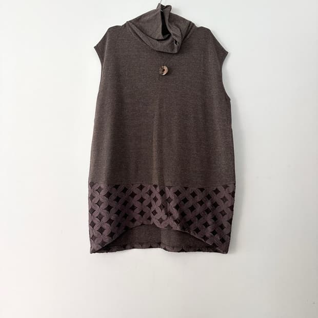 Ruin necklace pattern knit & ops / brown