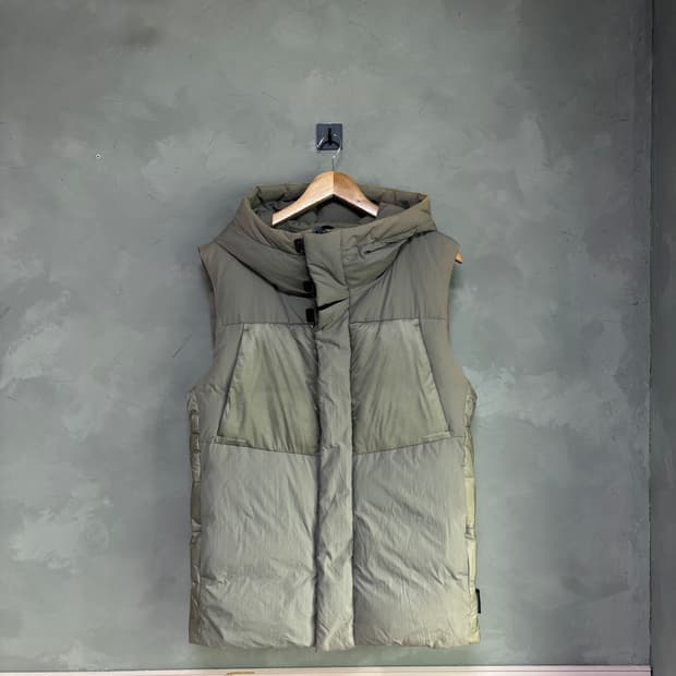 네셔널지오그래픽 일런드 덕 다운 패딩 조끼 카키