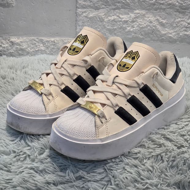 8w-30:아디다스 오리지널스 슈퍼스타 볼드 플랫폼 화이트 블랙 225m