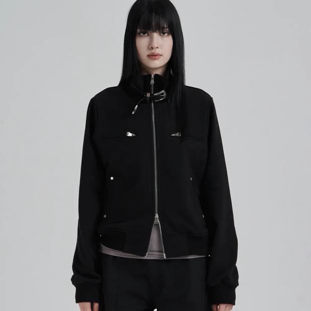 일리오 black highneck jersey blouson