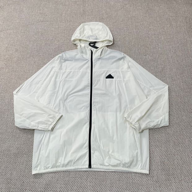 아디다스. 경량바람막이. 5237