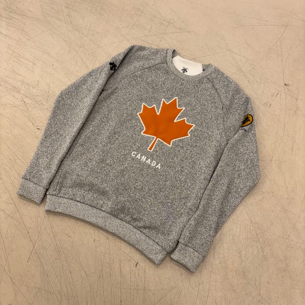 데상트 메이플 캐나다 그레이 맨투맨