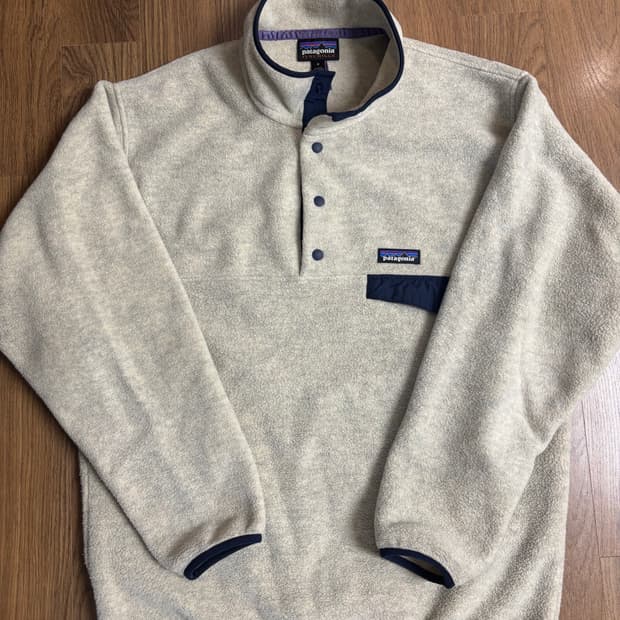 파타고니아  헤비웨이트 신칠라 오트밀 M사이즈 판매합니다.