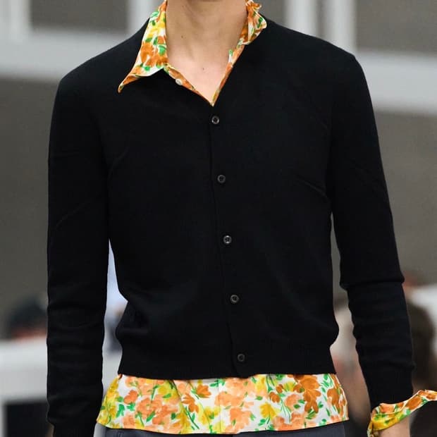 프라다 25ss 컷아웃 울 니트 가디건