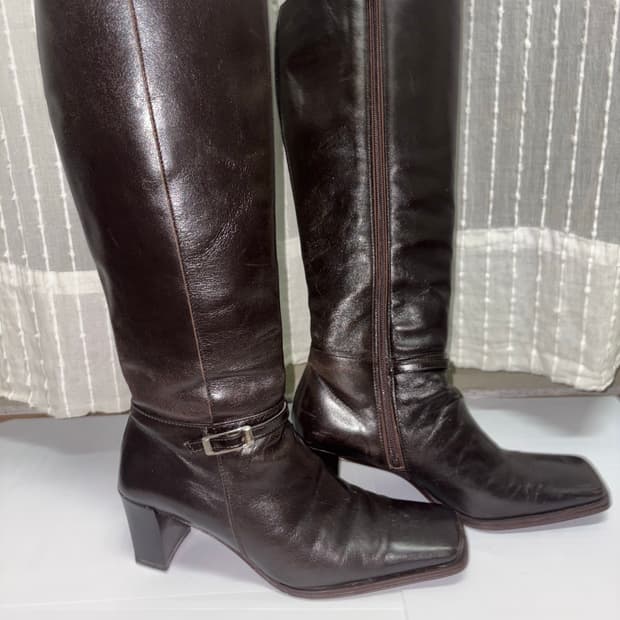 스퀘어 토 가죽 부츠