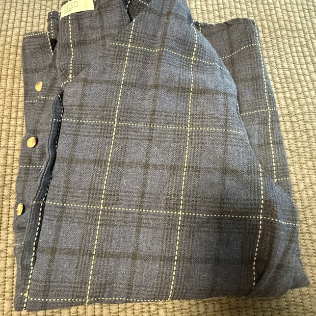 피그먼트 V넥 셔츠 FREE