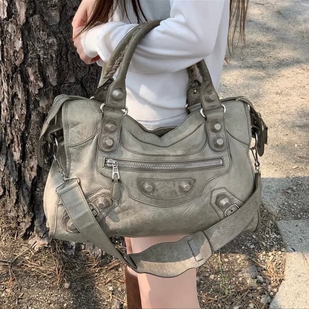 발렌시아가 빈티지 모터백 카키그레이