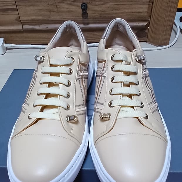 닥스 스니커즈(240mm)