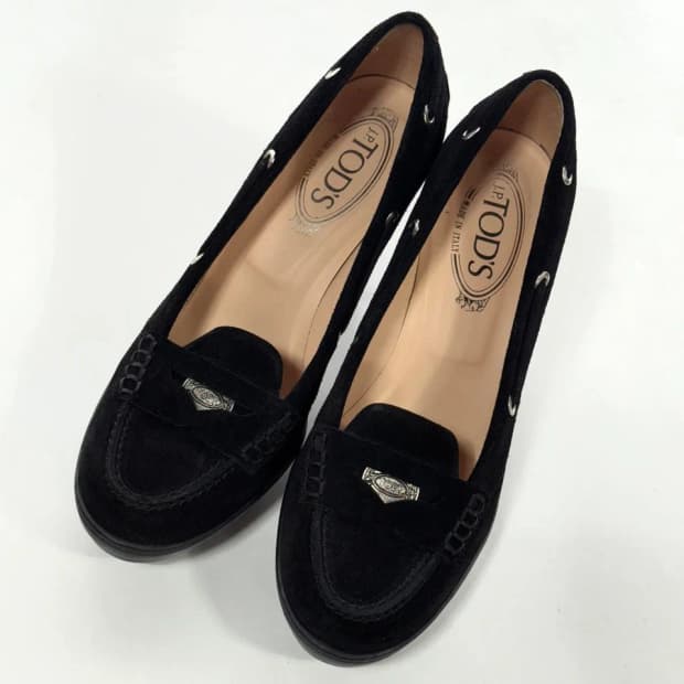 토즈 TODS 블랙 스웨이드 펌프스 힐