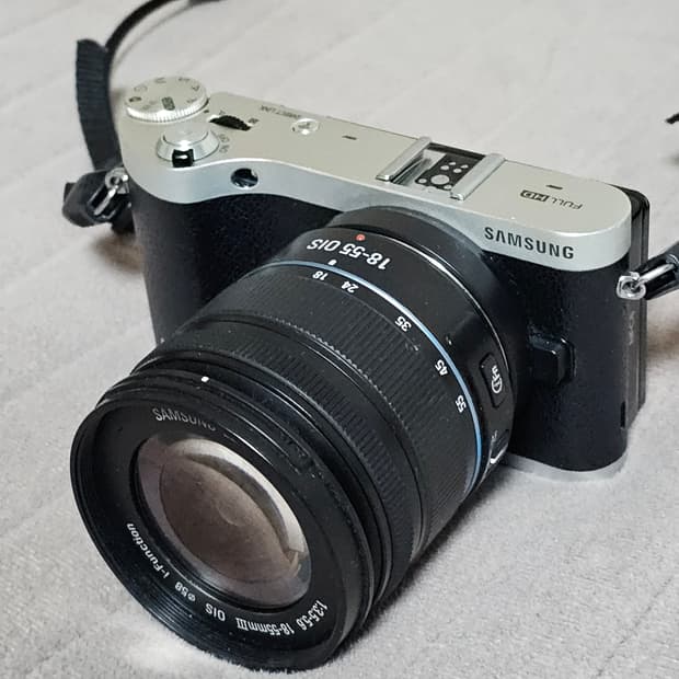 삼성 NX300M 미러리스 카메라