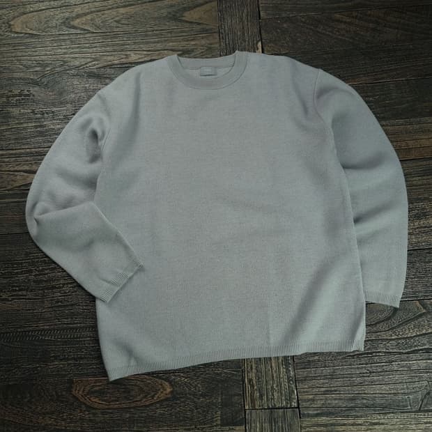 [쿠어] 캐시미어 블랜디드 미니멀 크루넥 루즈핏 니트 M18878