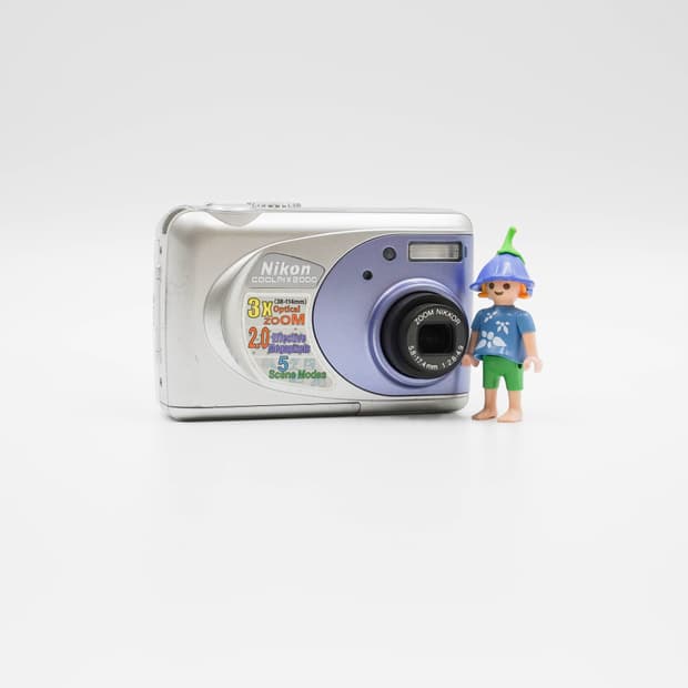 Nikon COOLPIX 2000 (니콘 쿨픽스 2000)