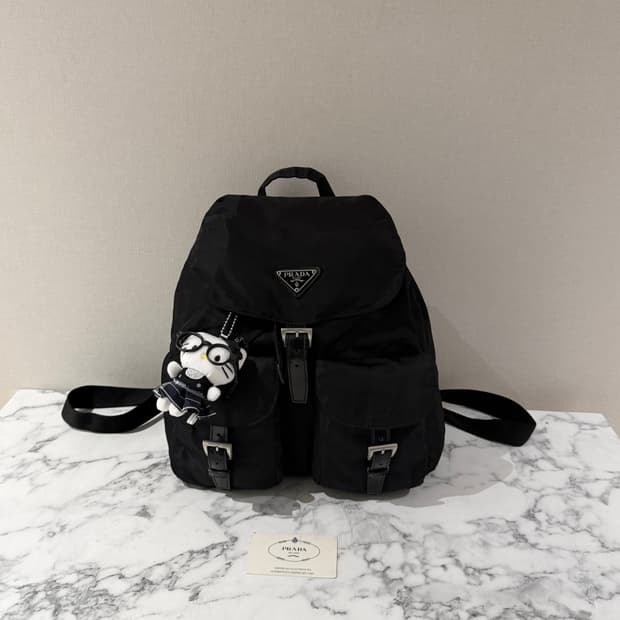 정품 프라다 백팩 미듐 사이즈 