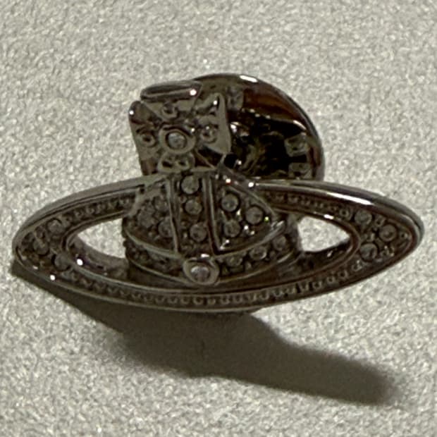 비비안웨스트우드 큐빅 브로치