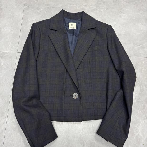 폼 스튜디오 21SS