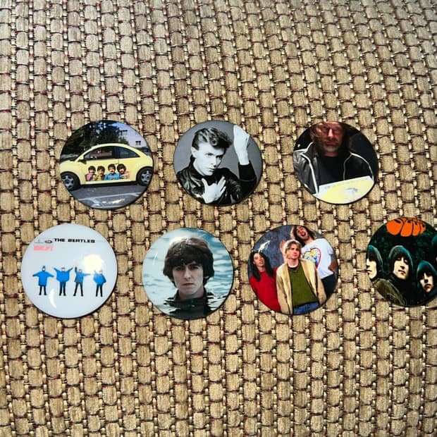 비틀즈, 너바나, 보위, 톰요크 뱃지 7개 세트
