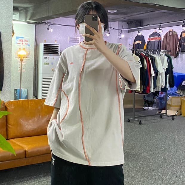 IEY 스티치 디테일 반팔 티셔츠 B5074
