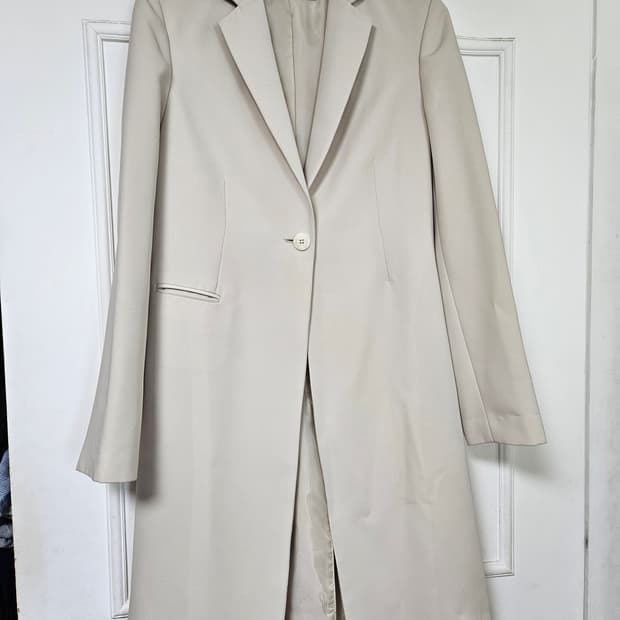 DKNY 아이보리 색상 롱자켓