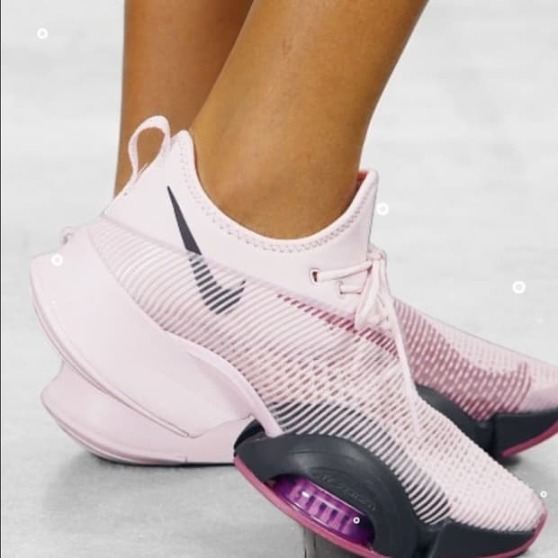 나이키 러닝화 에어 줌 슈퍼렙 BQ7043-665사이즈230

많이 신지