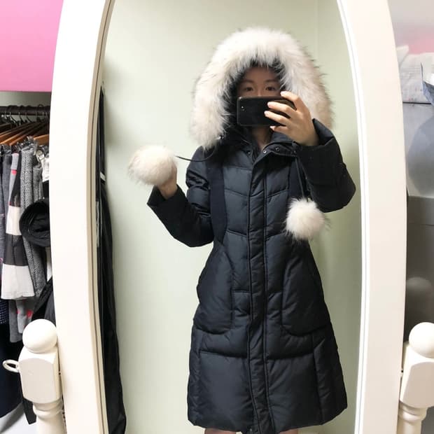 a.t.corner 오리털 패딩/천연 라쿤퍼/ 방울장식/55~66/상태최