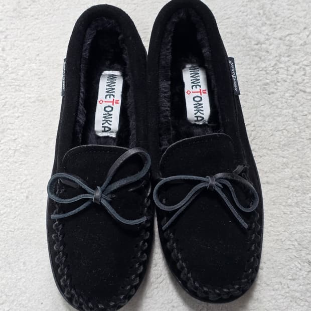 미네통카 킬티 모카신 블랙 스웨이드 5