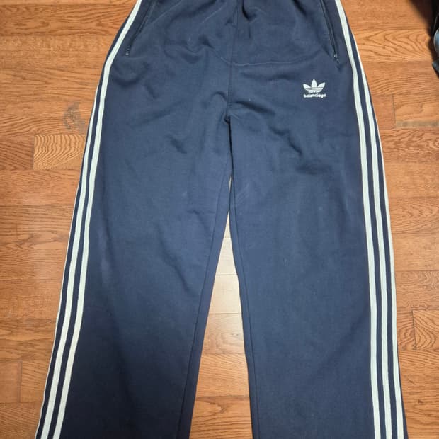 발렌시아가 아디다스 콜라보 팬츠